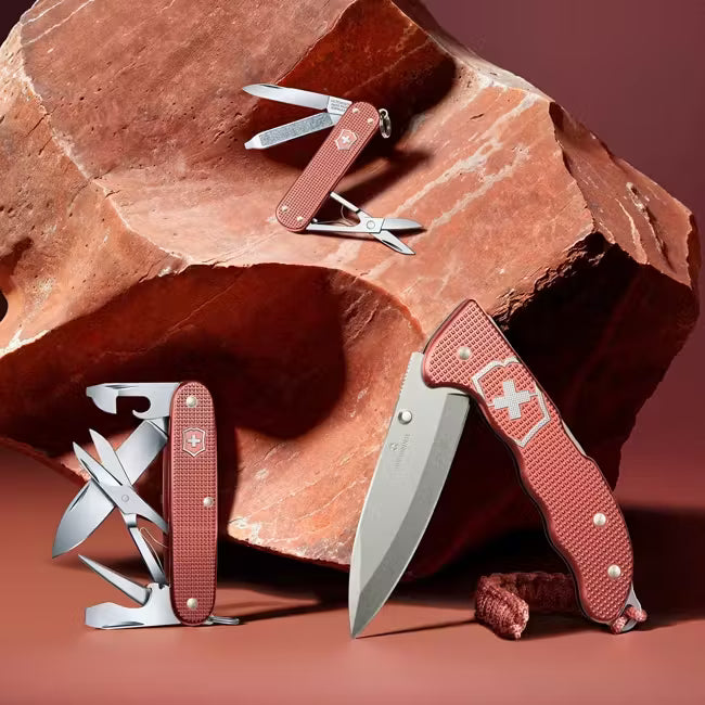 VICTORINOX PIONEER X ALOX LIMITED EDITION 2025 0.8231.L25 – STONE RED – 9-FUNCTION SWISS-MADE MULTI-TOOL – MADE IN SWITZERLAND