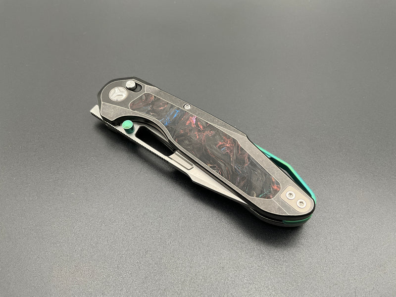 KETUO TRIAD KETM0136 – STONEWASH BOHLER M390 TANTO BLADE – GRAY STONEWASH TITANIUM HANDLE WITH MULTI-COLOR CARBON FIBER INLAY – MADE IN CHINA