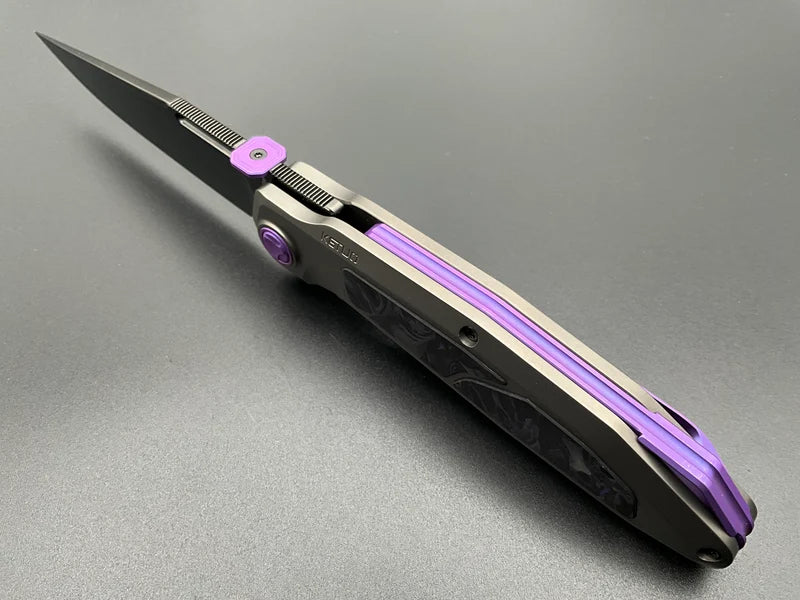 KETUO BRATVA KETM0152 – GRAY DLC BOHLER M390 CLIP POINT BLADE – GRAY TITANIUM HANDLE WITH MARBLE CARBON FIBER INLAY &amp; PURPLE ACCENTS – MADE IN CHINA
