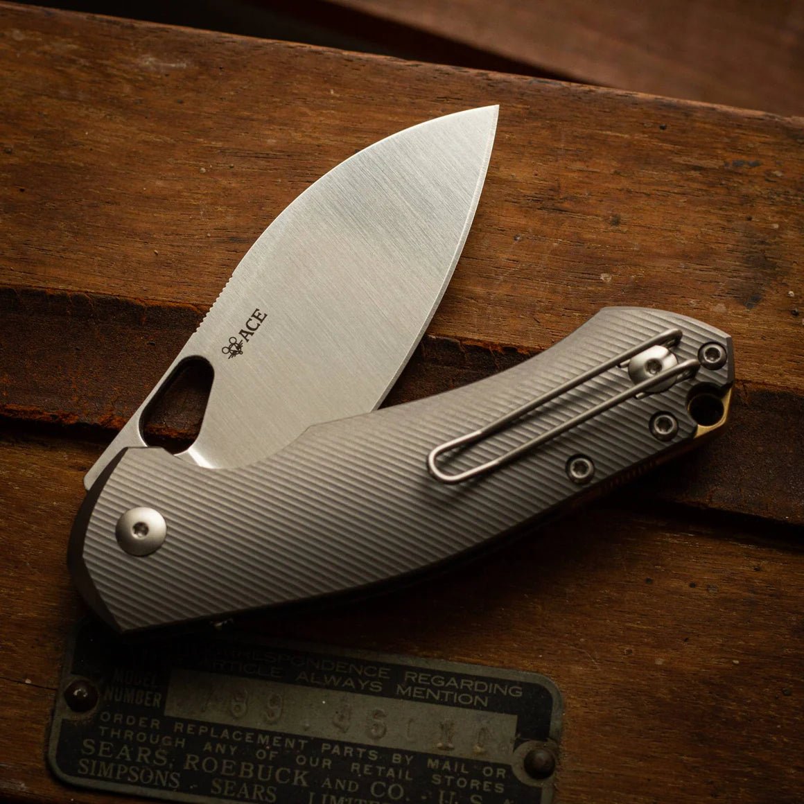 GIANTMOUSE BIBLIO XL – SATIN CPM MAGNACUT BLADE – TITANIUM HANDLE – BRASS BACKSPACER – LINER LOCK – MADE IN ITALY