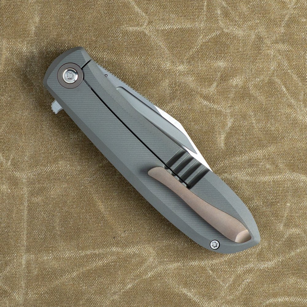 JACK WOLF KNIVES SCUFFLE - JW54344 - BELT SATIN S90V HOLLOW GROUND BLADE – DARK BLASTED TITANIUM HANDLE WITH BRONZE ANODIZED ACCENTS – MADE IN CHINA