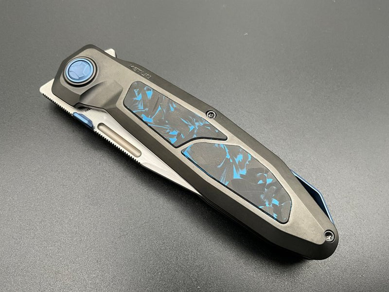 KETUO BRATVA KETM0151 – SATIN BOHLER M390 CLIP POINT BLADE – DARK GRAY DLC TITANIUM HANDLE WITH BLACK &amp; BLUE MARBLE CARBON FIBER INLAY – MADE IN CHINA - S&R Knives Inc.